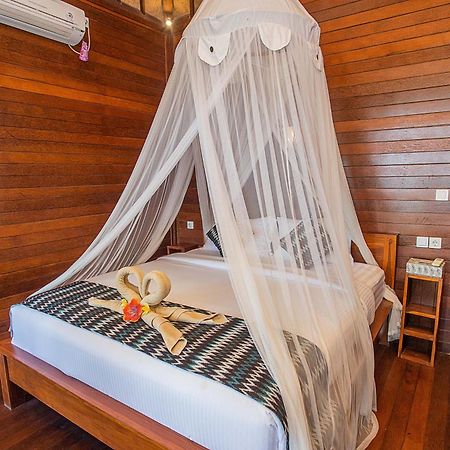 Tawe Ocean Blue Villa Lembongan Esterno foto